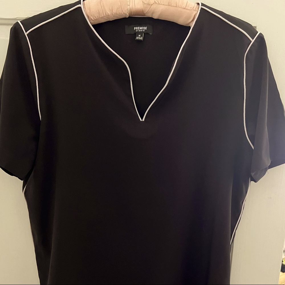 EUC PREMISE Studio Short Sleeve Top-Black with White Piping